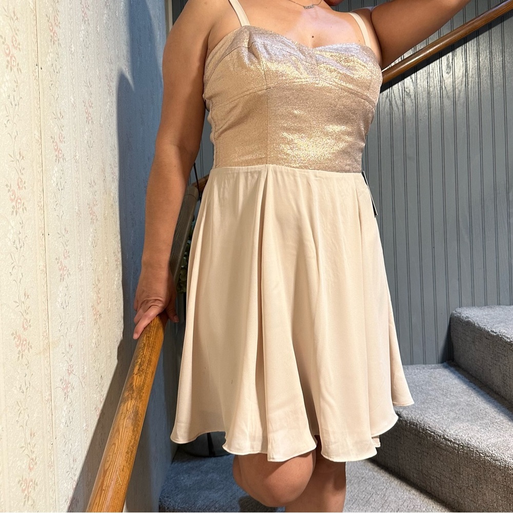 🆕 Express Dress - Picture 2 of 3